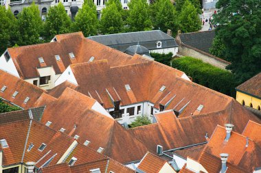 brugge, Belçika'da Flaman evlerin çatıları