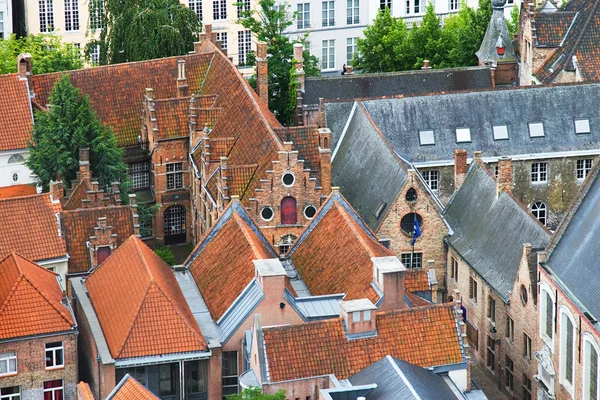 Tetti di case fiamminghe a Brugge, Belgio — Foto Stock