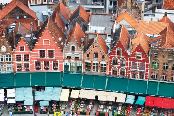 Telhados de casas flamengas em Brugge, Bélgica — Fotografia de Stock