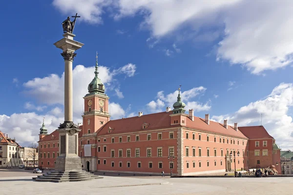 Visites de Pologne. Varsovie Place du Château avec colonne du roi Sigismond . — Photo