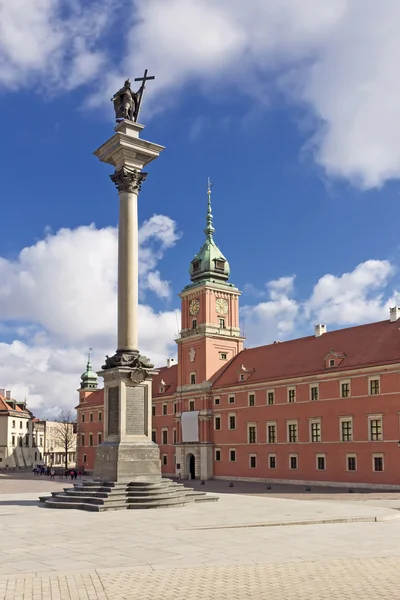 Visites de Pologne. Varsovie Place du Château avec colonne du roi Sigismond . — Photo