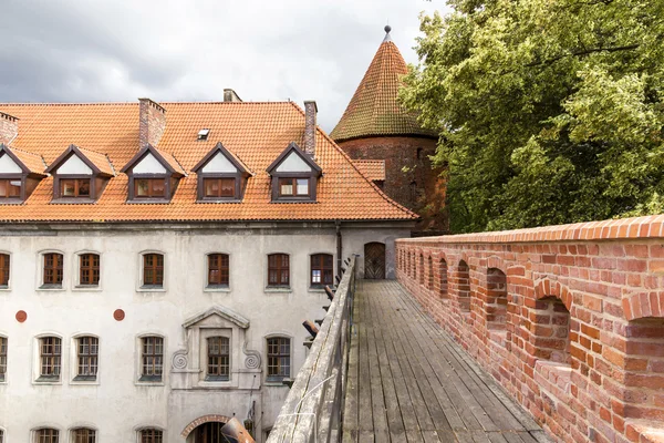 Visites de Pologne. Vieille ville Bytow avec château gothique . — Photo