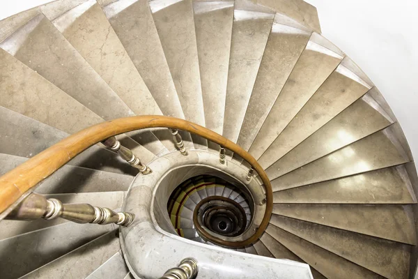 Escadaria no palácio polaco. Castelo real em Varsóvia . — Fotografia de Stock