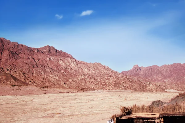 Red rocks na Synaju, w pobliżu góry Mojżesza. — Zdjęcie stockowe