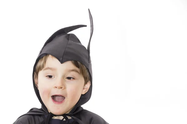 Niño con disfraz de carnaval. Pequeño Batman . — Foto de Stock