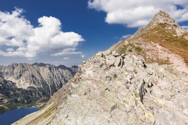 yüksek dağ Polonya. milli park - tatras. ekolojik rezerv. dağ gölü.