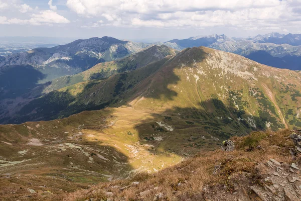Högt berg i Polen. nationalpark - Tatrabergen. ekologiska reservat. — Stockfoto
