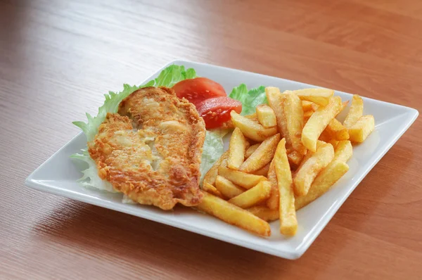 Pescado y patatas fritas — Foto de Stock