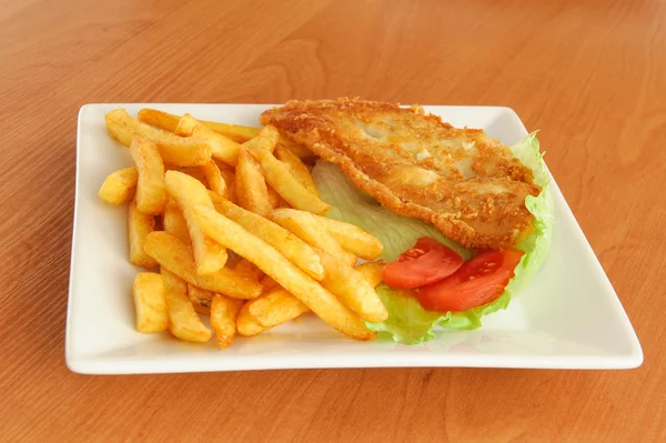 Pescado y patatas fritas — Foto de Stock