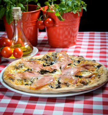 Pizza jambon ve diğer katkı maddeleri