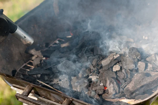 Firing up the grill, kindling fire — Stock Photo, Image