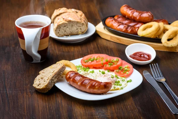 Grilled Sausage Tasty Fried Egg Tomatoes Nutritious Breakfast Hard Day — Stock Photo, Image