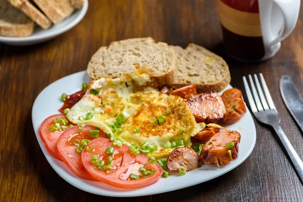 Grilled Sausage Tasty Fried Egg Tomatoes Nutritious Breakfast Hard Day — Stock Photo, Image