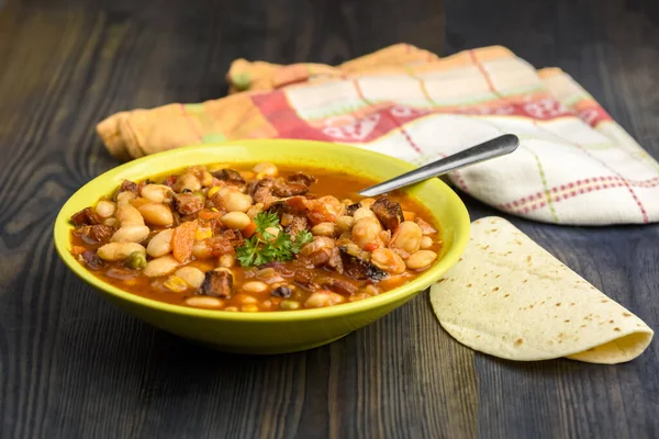 Frijoles Estilo Mexicano Sobre Mesa Madera —  Fotos de Stock