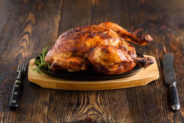 Kızarmış tavuk ve çıtır altın ten.