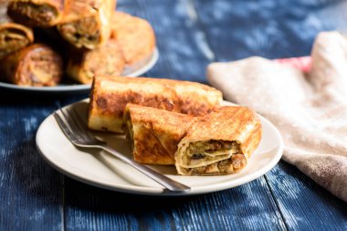 potato rolls with bacon, mushrooms and onion