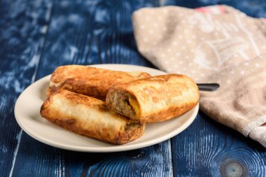 potato rolls with bacon, mushrooms and onion