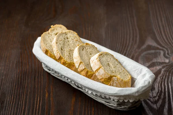 Cesta Pan Algunas Rodajas Del Pan Tradicional — Foto de Stock