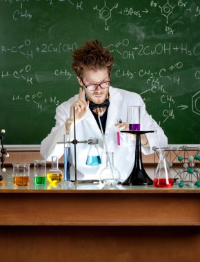 çılgın Profesör dikkat jest gösterir