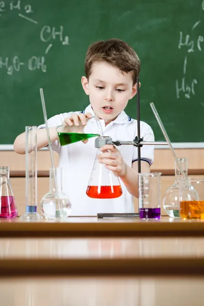 Little chemist conducts an experiment — Stock Photo, Image