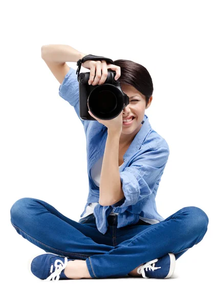 Lady-photographer takes shots — Stock Photo, Image