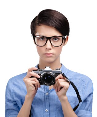 güzel kadının elleri retro fotoğraf kamera