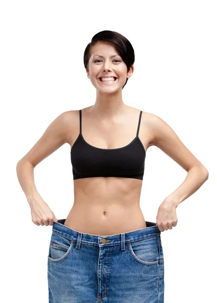 Schlanke Frau trägt große Jeans — Stockfoto