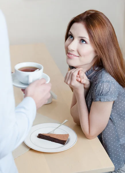 Chica y taza de té — Foto de Stock