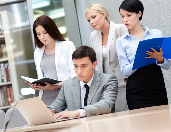 Business team discuss something — Stock Photo, Image