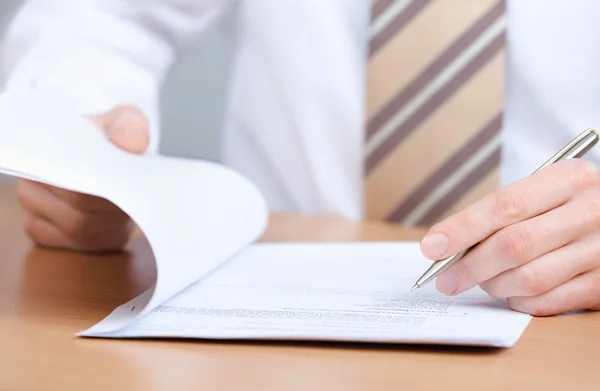 Manager making notes in the notebook — Stock Photo, Image