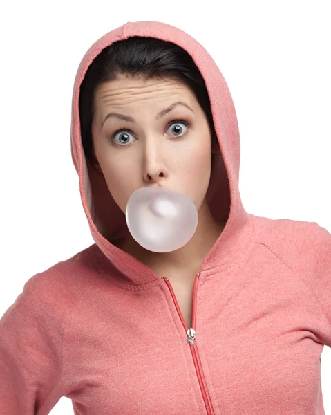 Femmina soffia fuori gomma da masticare rosa — Foto Stock