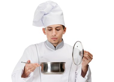 yahni tava içine bakarak yemek