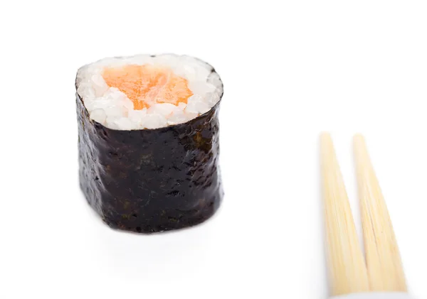 Rouleau Maki avec baguettes — Photo