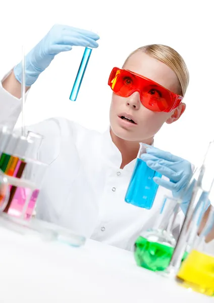 Amazed female doctor in spectacles does some experiments — Stock Photo, Image