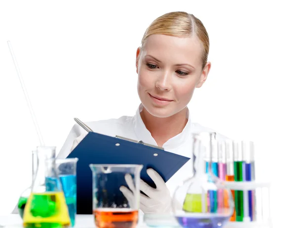 Lady scientist makes some notes — Stock Photo, Image