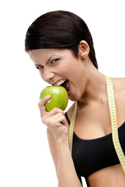 Жінка з гнучким правителем і здоровим яблуком — стокове фото