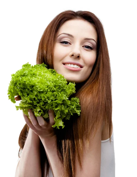 Frau reicht frischen Salat — Stockfoto