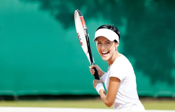 Mujer deportiva juega tenis —  Fotos de Stock