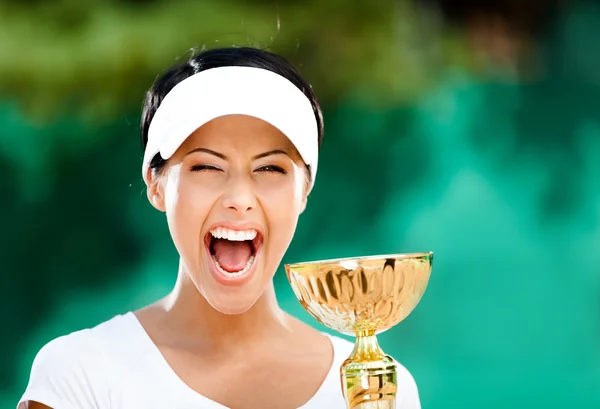 成功的网球运动员在比赛中获胜 — 图库照片