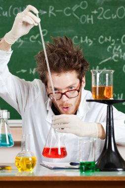 bazı deneyler deli Profesör tutar
