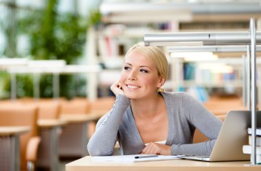 masada çalışan kız öğrenci