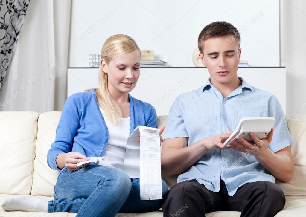Married couple calculates the expenses