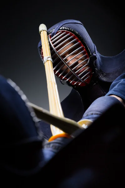 Nära upp skott av konkurrensen av två kendo fighters — Stockfoto