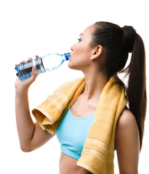 Athletic woman drinks water from the bottle — Stock Photo, Image