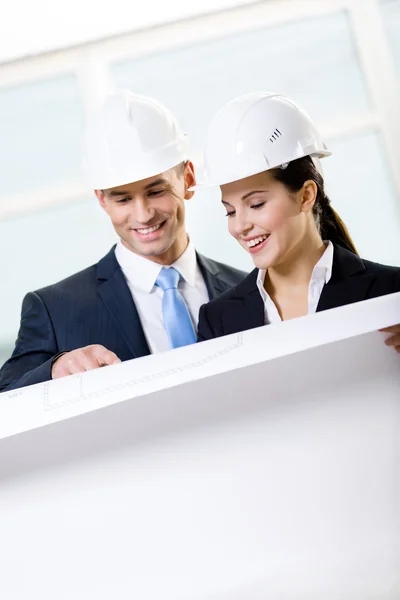 Two engineers looking at the layout — Stock Photo, Image