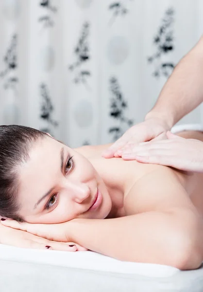 Luxuriöse Prozedur der Massage — Stockfoto