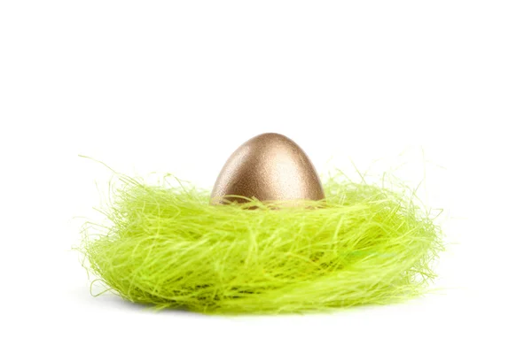 Golden egg is in the nest of sisal material — Stock Photo, Image