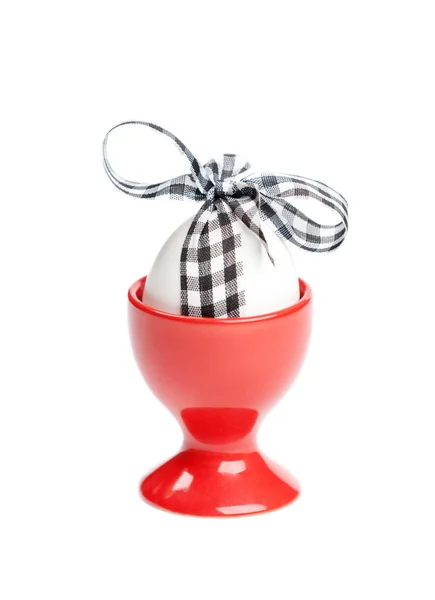 Easter egg with checked ribbon is in egg cup — Stock Photo, Image