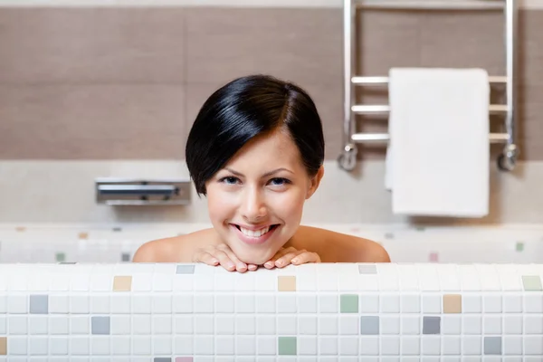 Girl takes a bath — Stock Photo, Image