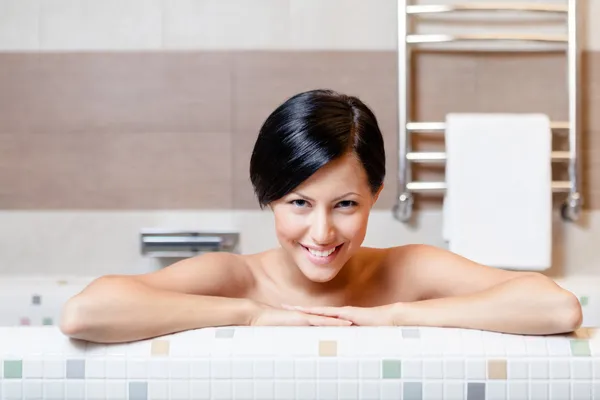 Naked woman takes a bath — Stock Photo, Image